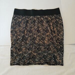 Torrid Mini Lace Stretchy  Pencil Size 2